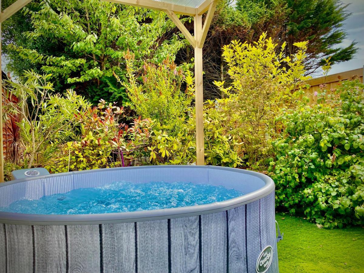 Remarkable 3-Bed Hot Tub House In Blackpool Extérieur photo