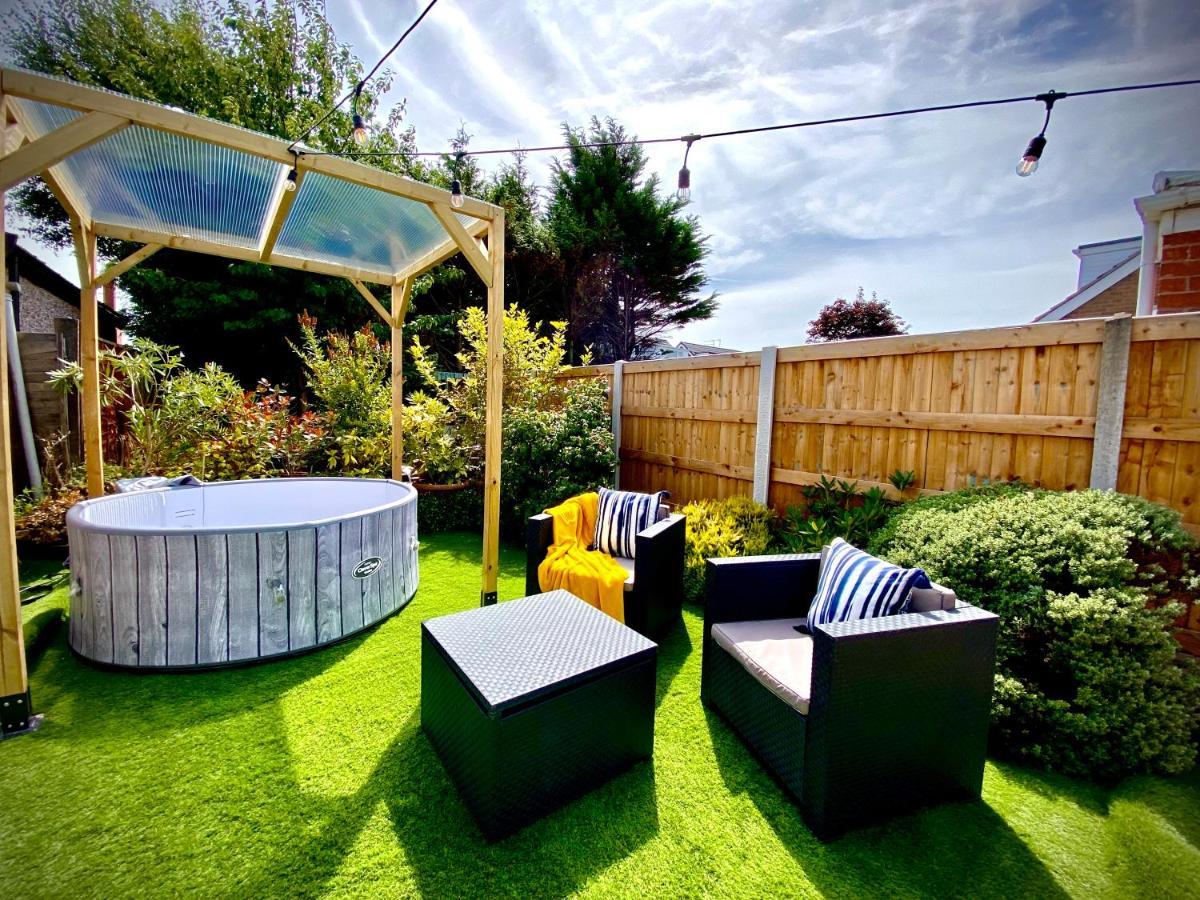 Remarkable 3-Bed Hot Tub House In Blackpool Extérieur photo