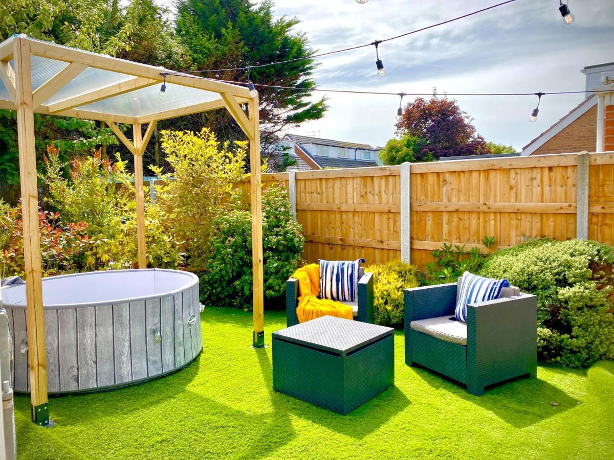 Remarkable 3-Bed Hot Tub House In Blackpool Extérieur photo
