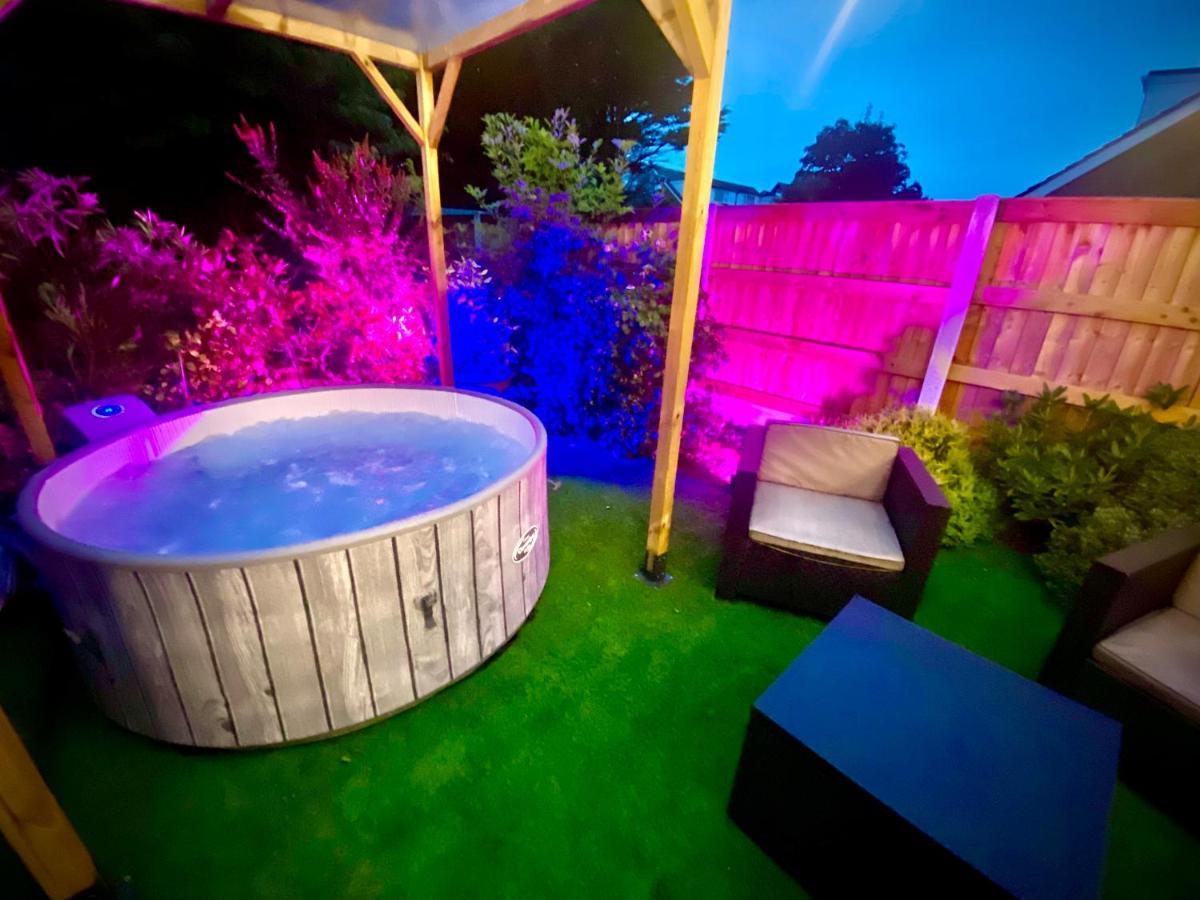 Remarkable 3-Bed Hot Tub House In Blackpool Extérieur photo