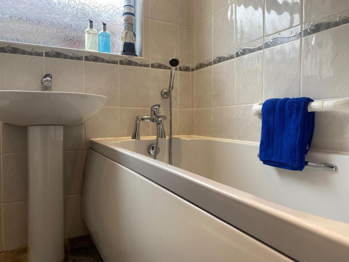 Remarkable 3-Bed Hot Tub House In Blackpool Extérieur photo